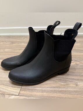 Sam Edelman Black Chelsea Rain Booties
